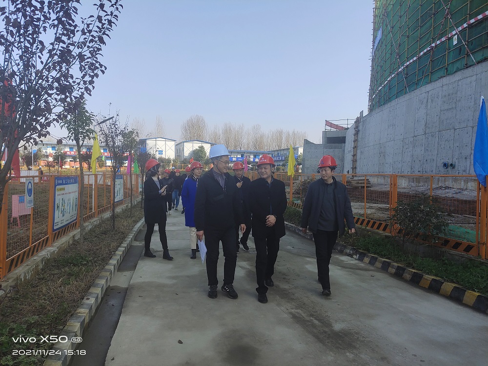 市重點(diǎn)項目辦公室到洋縣體育場館施工現(xiàn)場考察調(diào)研